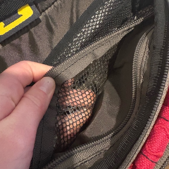 Mountainsmith Red Vibe II Padded Lumbar Waist Zipper Fanny Pack - Picture 4 of 7